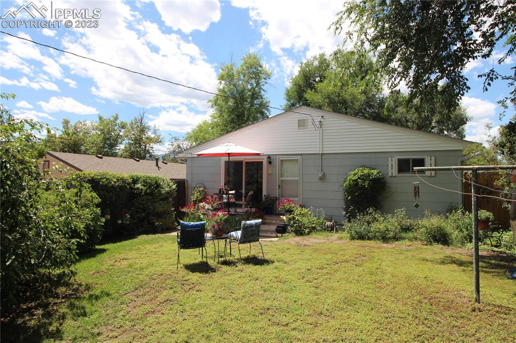 1011 Sunset Road Colorado Springs, CO 80909 - Photo 42 of 46 a backyard of a house with yard and outdoor seating