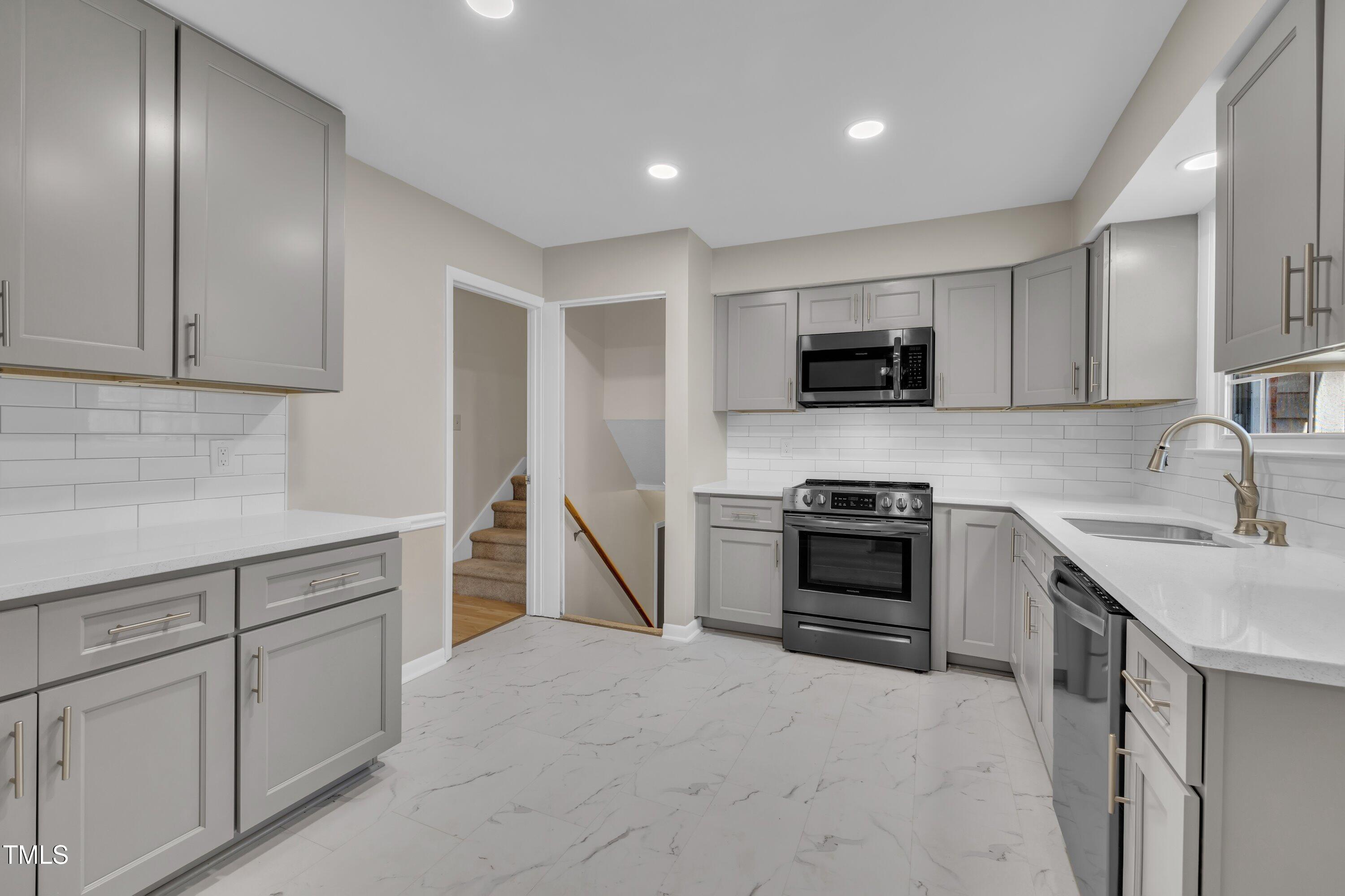 215 Longview Drive Smithfield, NC 27577 - Photo 13 of 45 Kitchen