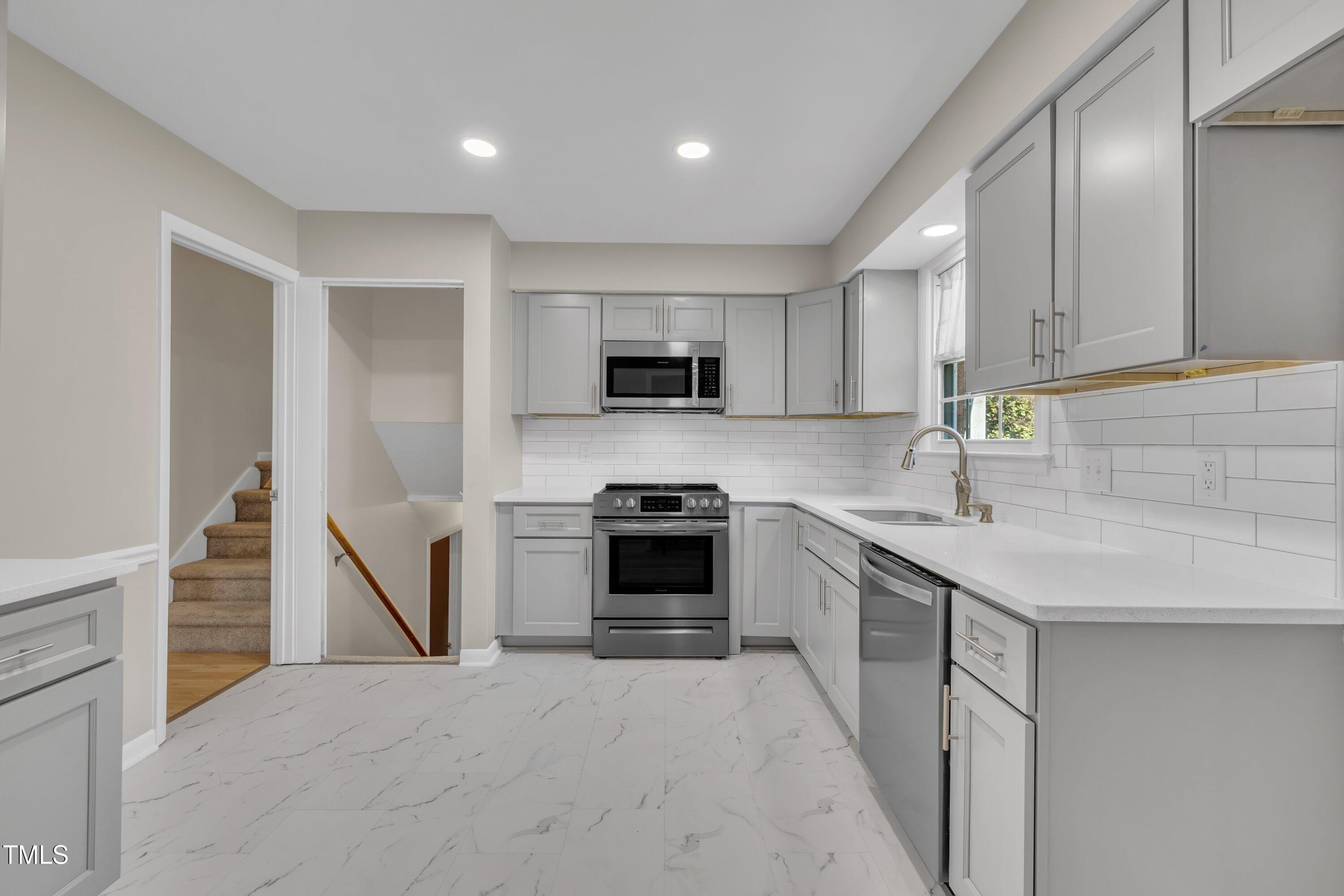 215 Longview Drive Smithfield, NC 27577 - Photo 14 of 45 Kitchen