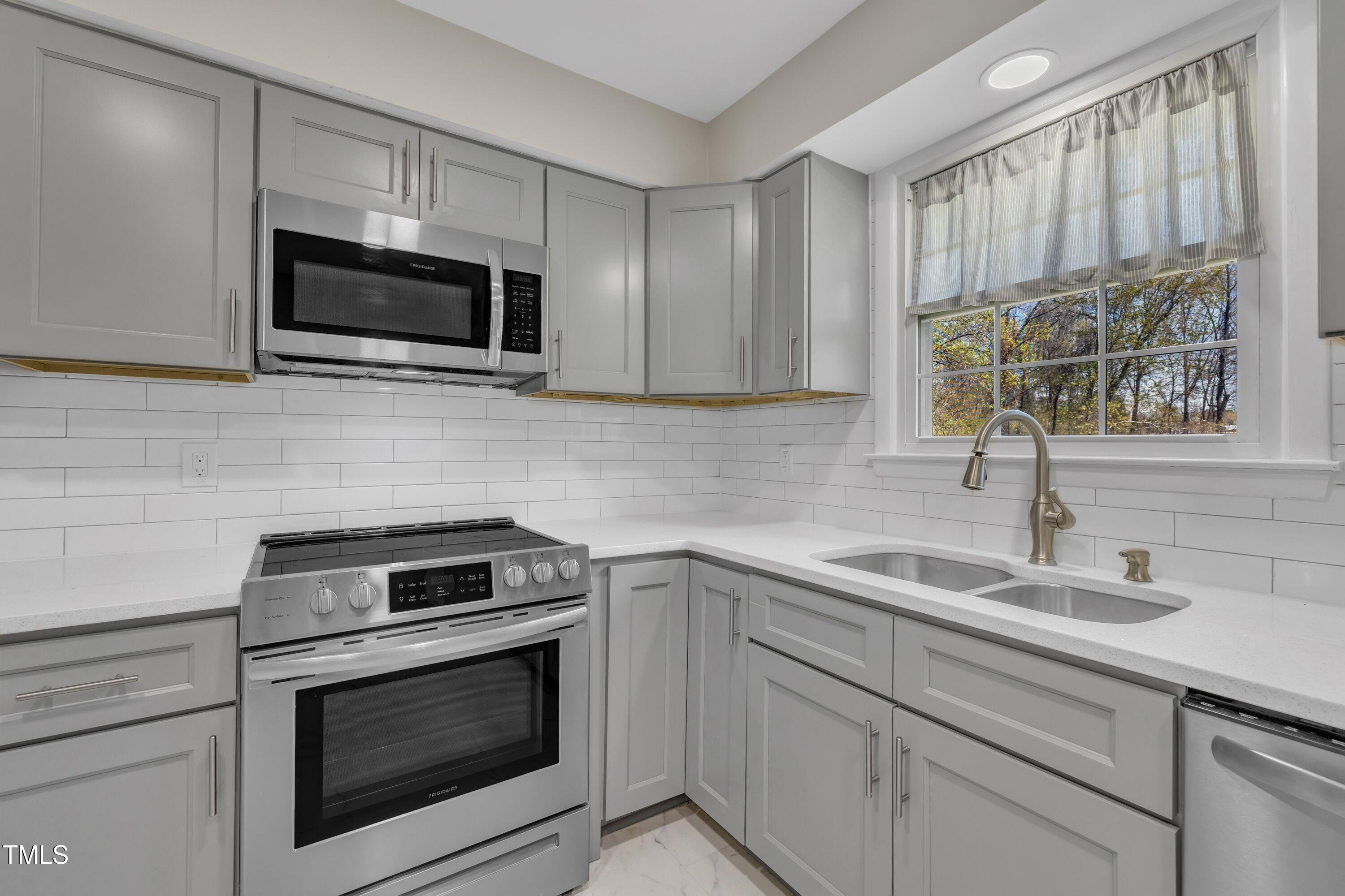 215 Longview Drive Smithfield, NC 27577 - Photo 15 of 45 Kitchen