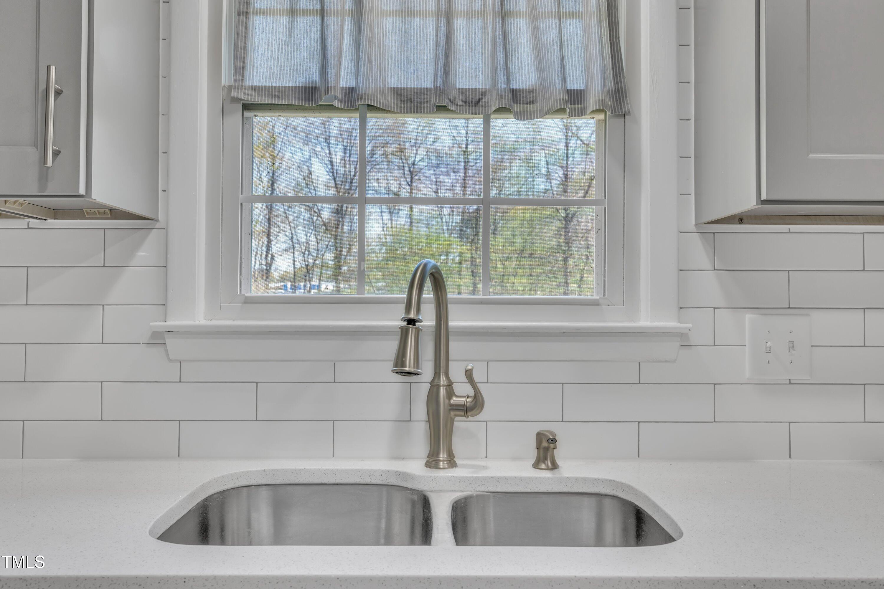 215 Longview Drive Smithfield, NC 27577 - Photo 18 of 45 Kitchen