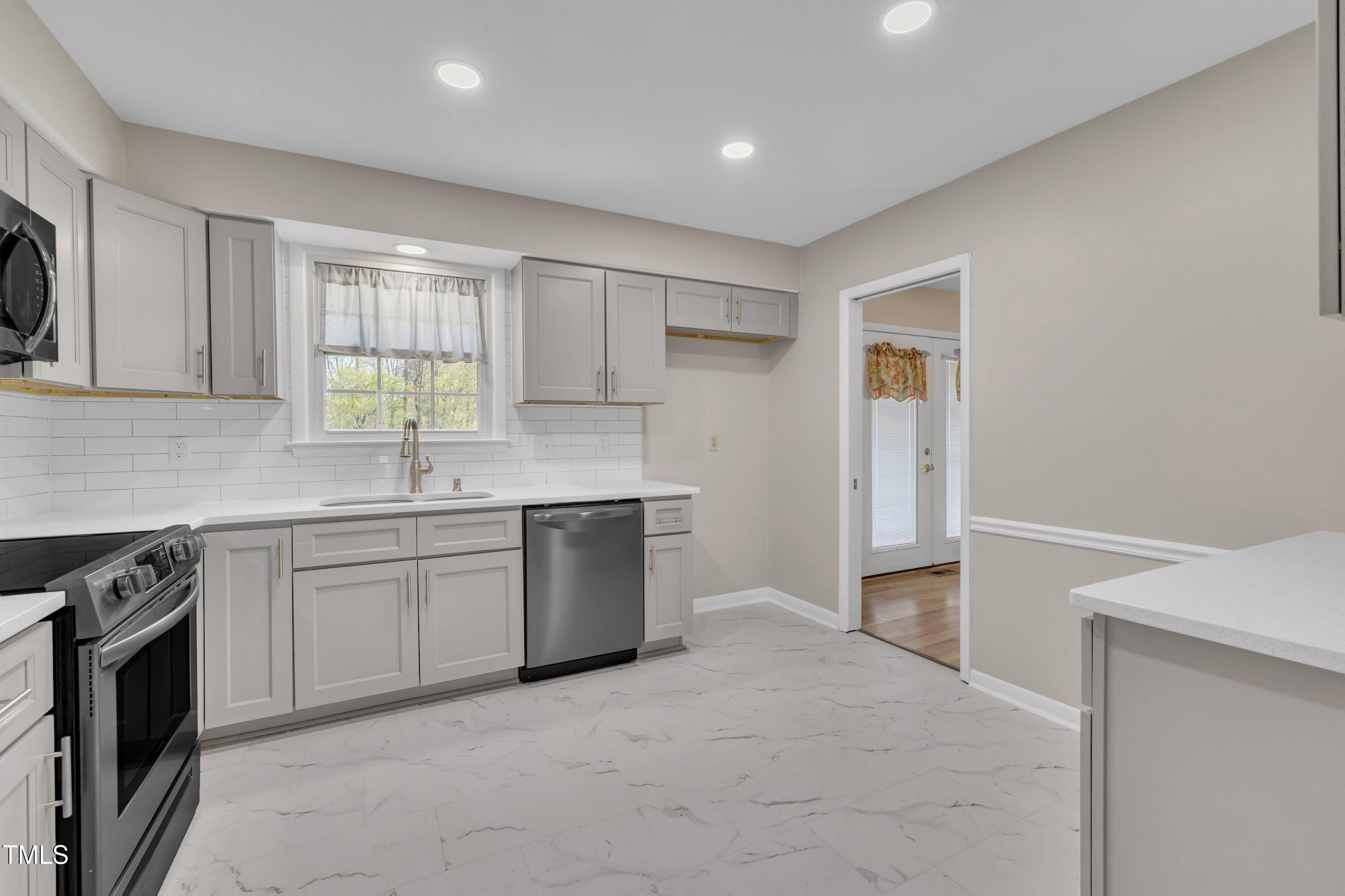 215 Longview Drive Smithfield, NC 27577 - Photo 19 of 45 Kitchen