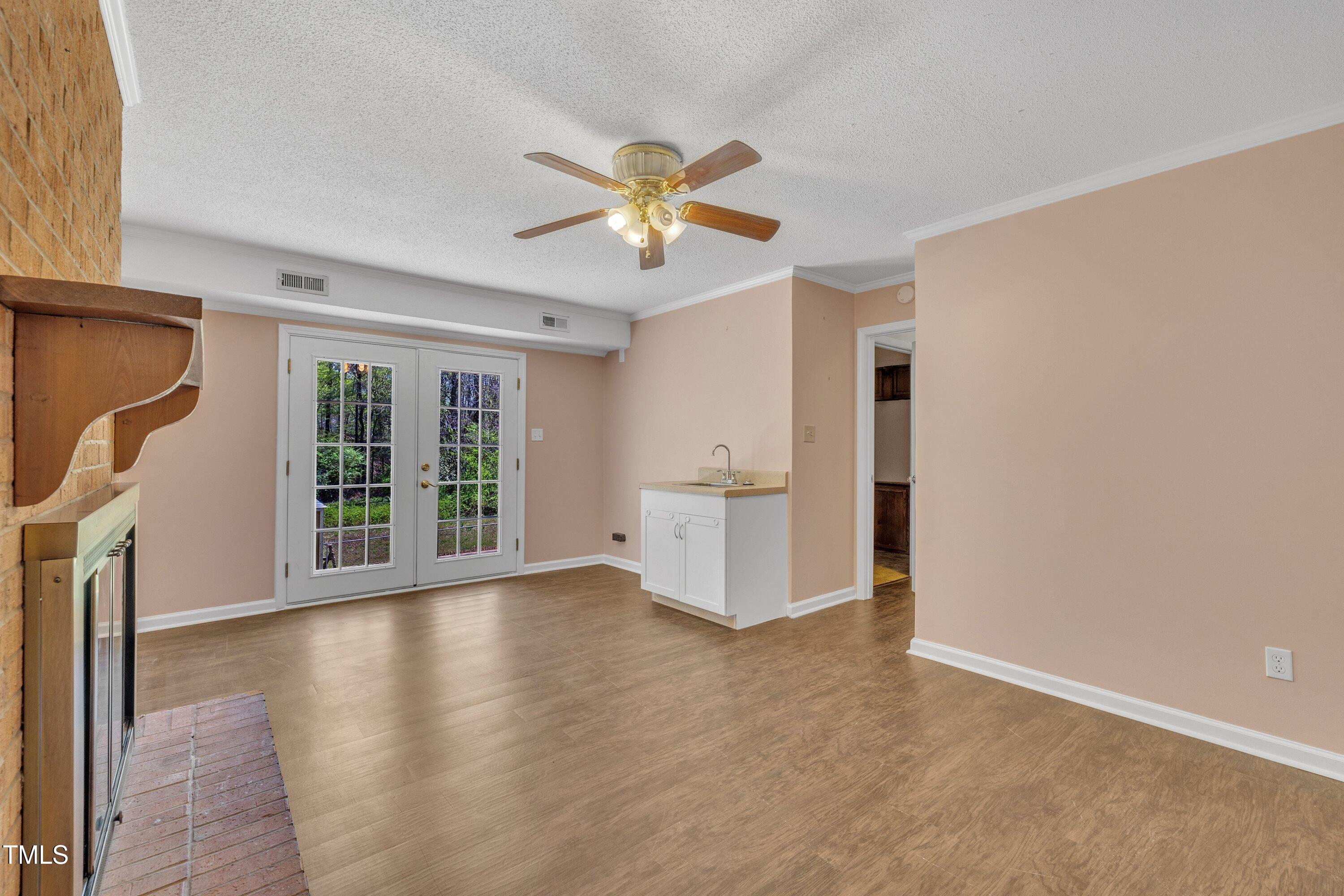 215 Longview Drive Smithfield, NC 27577 - Photo 26 of 45 Family Room