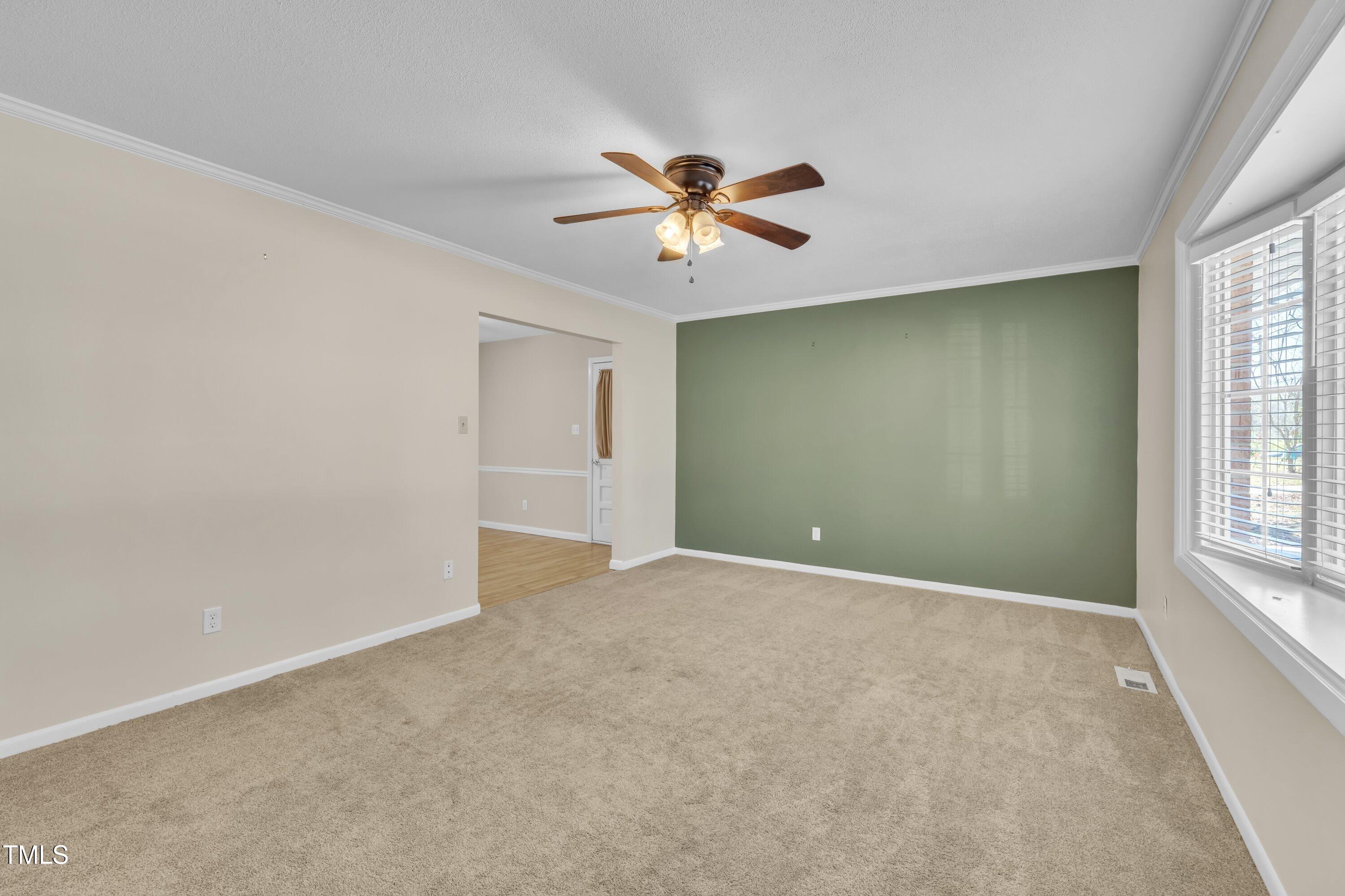 215 Longview Drive Smithfield, NC 27577 - Photo 8 of 45 Living Room