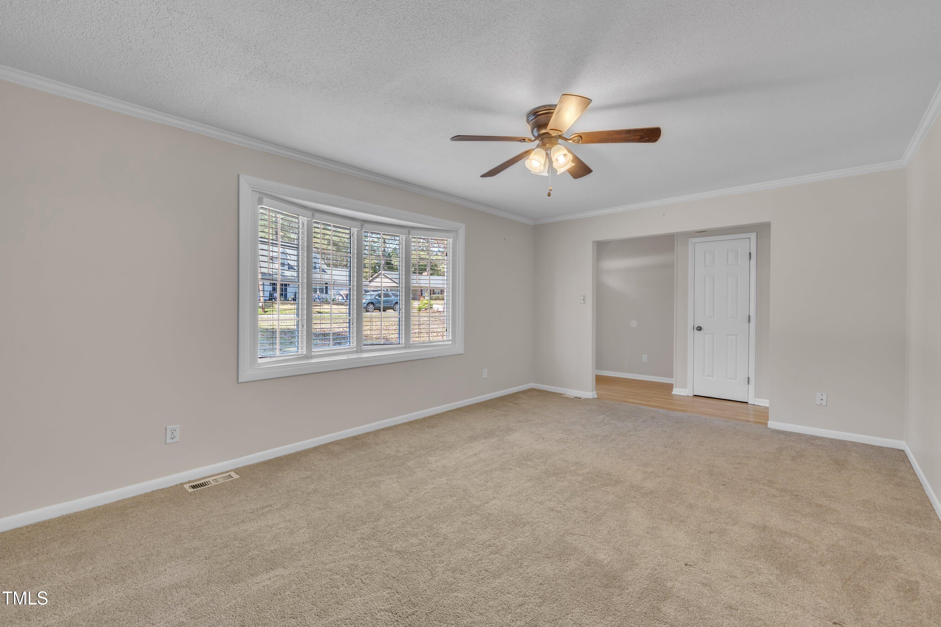 215 Longview Drive Smithfield, NC 27577 - Photo 9 of 45 Living Room