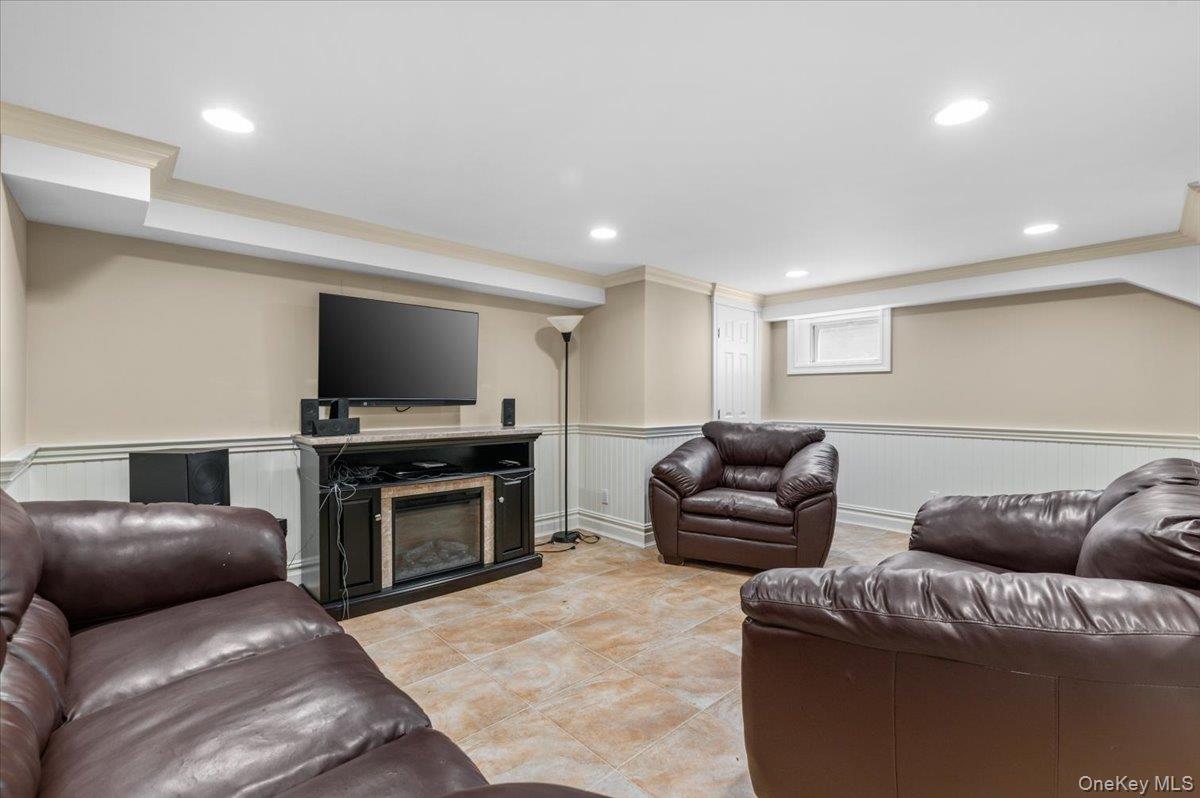 100 Cabot Road Massapequa, NY 11758 - Photo 32 of 49