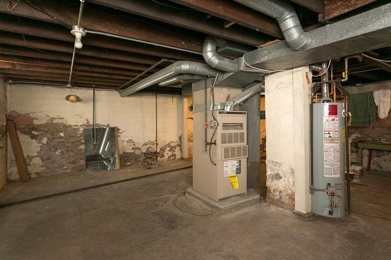 3026 Rockingham Road Davenport, IA 52802 - Photo 13 of 15 Gallery Image 13