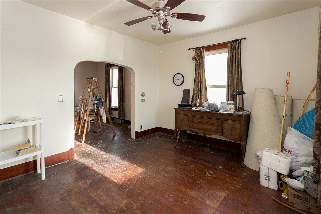 3026 Rockingham Road Davenport, IA 52802 - Photo 3 of 15 Gallery Image 3