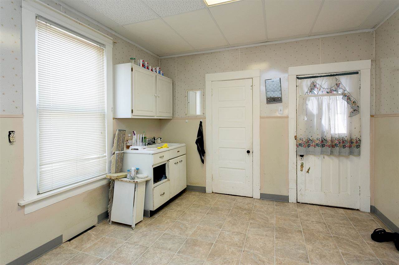 3026 Rockingham Road Davenport, IA 52802 - Photo 7 of 15 Gallery Image 7