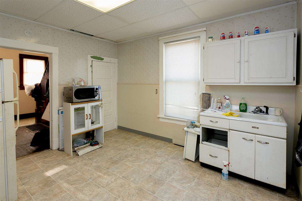 3026 Rockingham Road Davenport, IA 52802 - Photo 8 of 15 Gallery Image 8