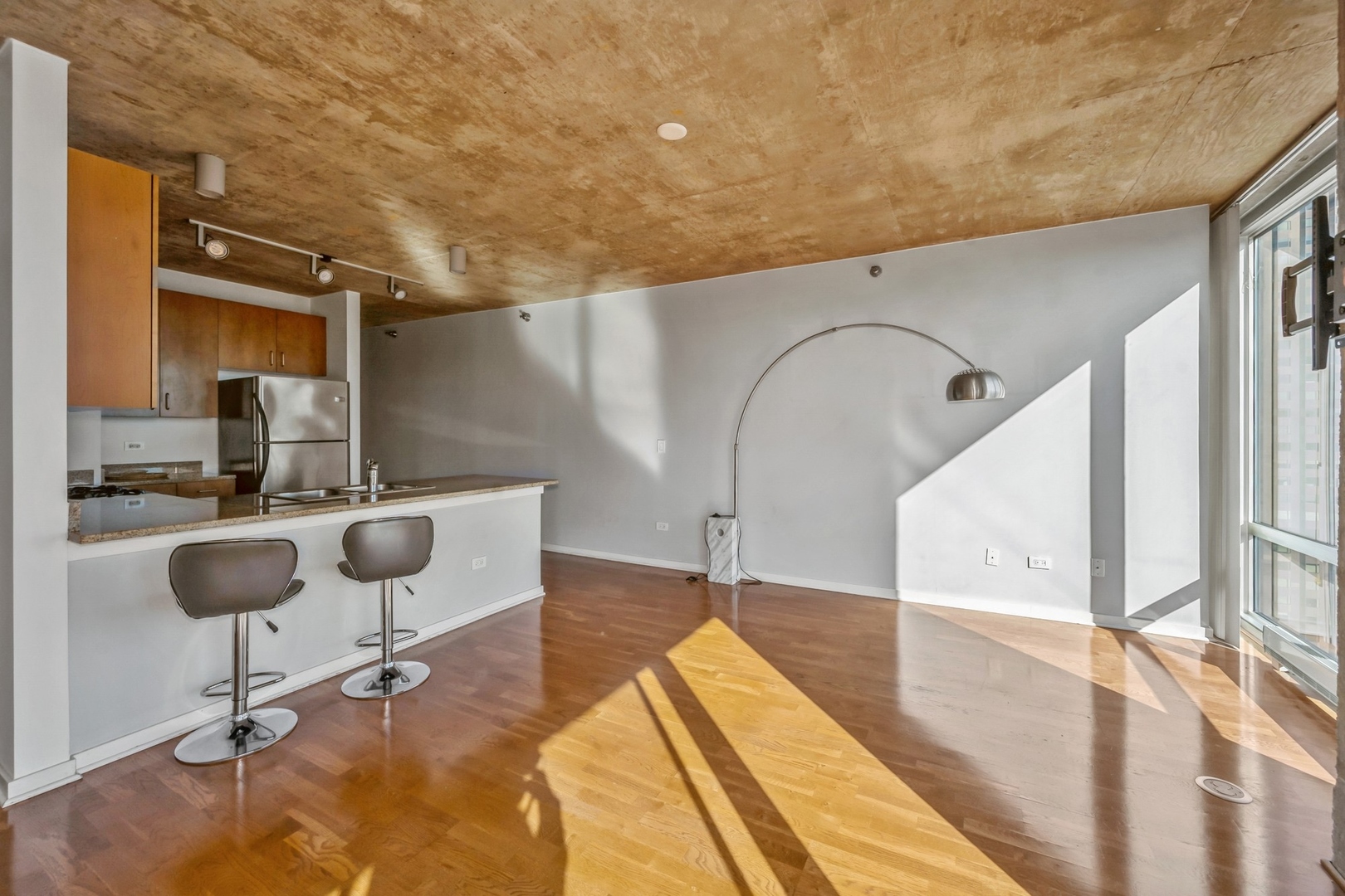 611 South Wells Street, Unit 2701 Chicago, IL 60607 - Photo 2 of 10