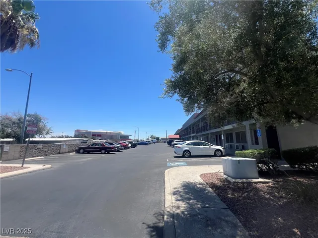 $895 | 797 East Harmon Avenue, Unit 7, Las Vegas, NV 89119