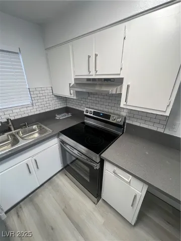 $895 | 797 East Harmon Avenue, Unit 7, Las Vegas, NV 89119