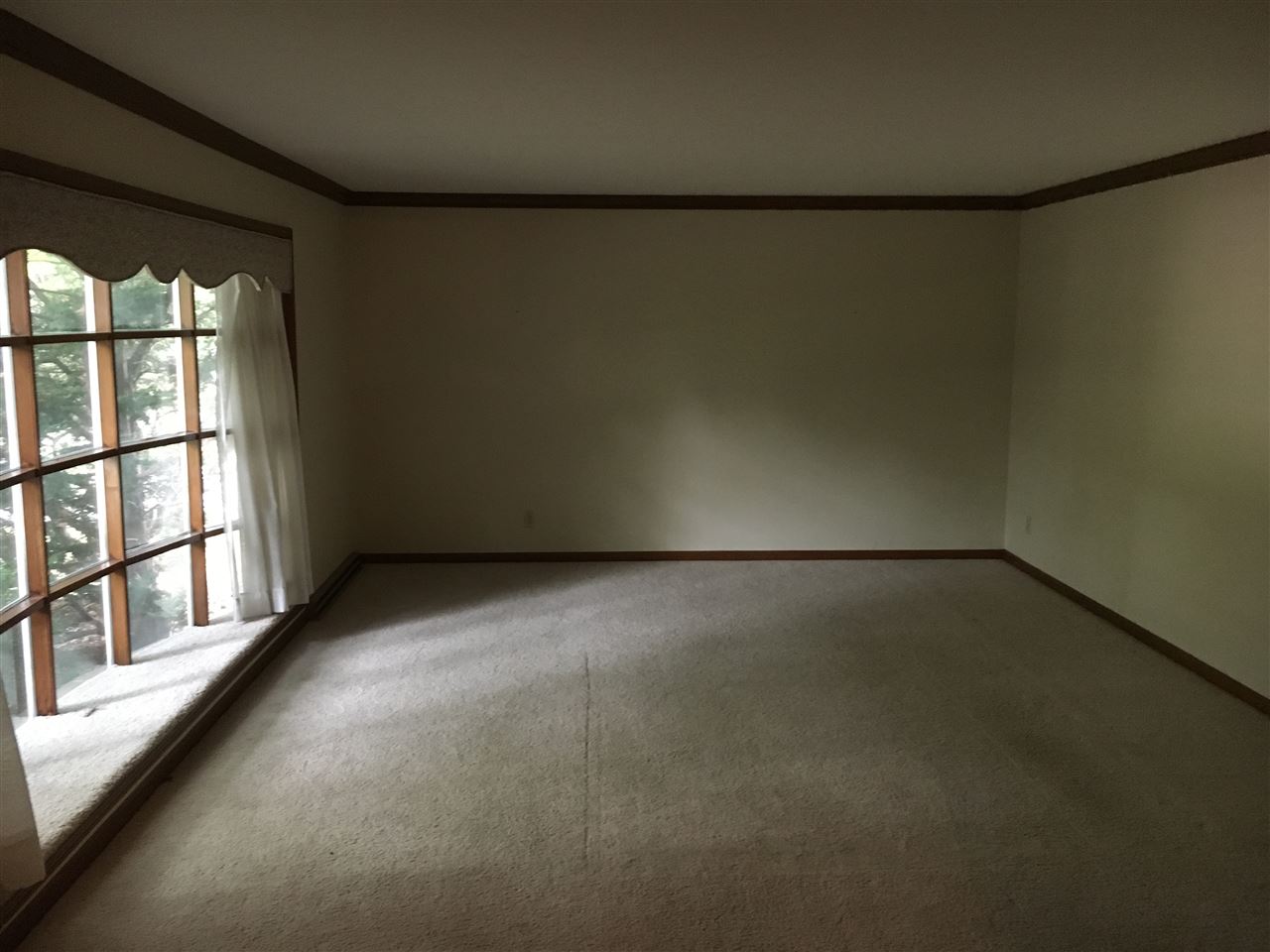 3512 Spring Creek Road Rockford, IL 61107 - Photo 4 of 25 a view of a room with window
