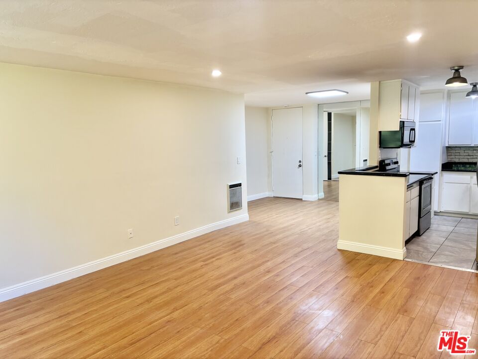 6526 Ocean Crest Drive, Unit 102 Rancho Palos Verdes, CA 90275 - Photo 4 of 21