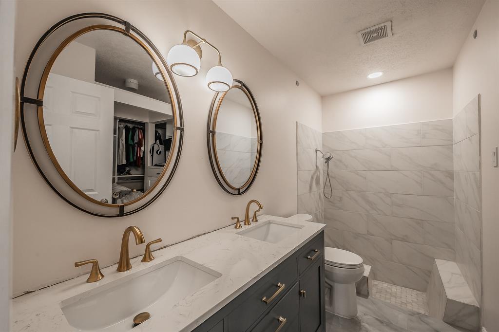 14151 Montfort Drive, Unit 332 Dallas, TX 75254 - Photo 22 of 35 a bathroom with a sink and a mirror