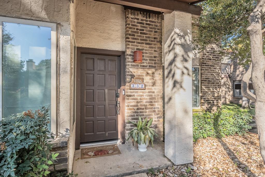 14151 Montfort Drive, Unit 332 Dallas, TX 75254 - Photo 3 of 35 a bathroom with a shower and a mirror