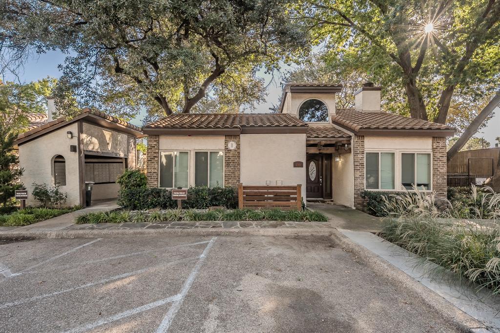 14151 Montfort Drive, Unit 332 Dallas, TX 75254 - Photo 33 of 35 a front view of a house with garden