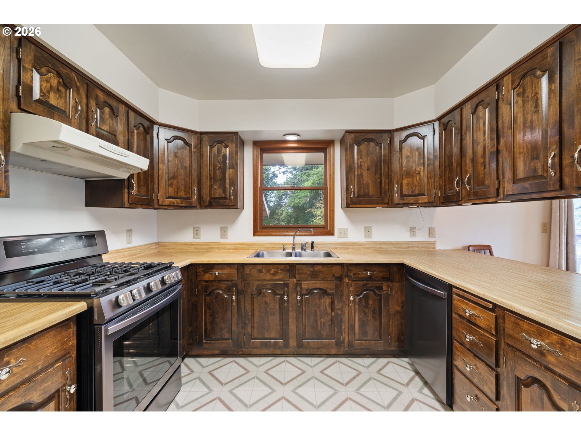 3817 Southwest Baird Street Portland, OR 97219 - Photo 12 of 44