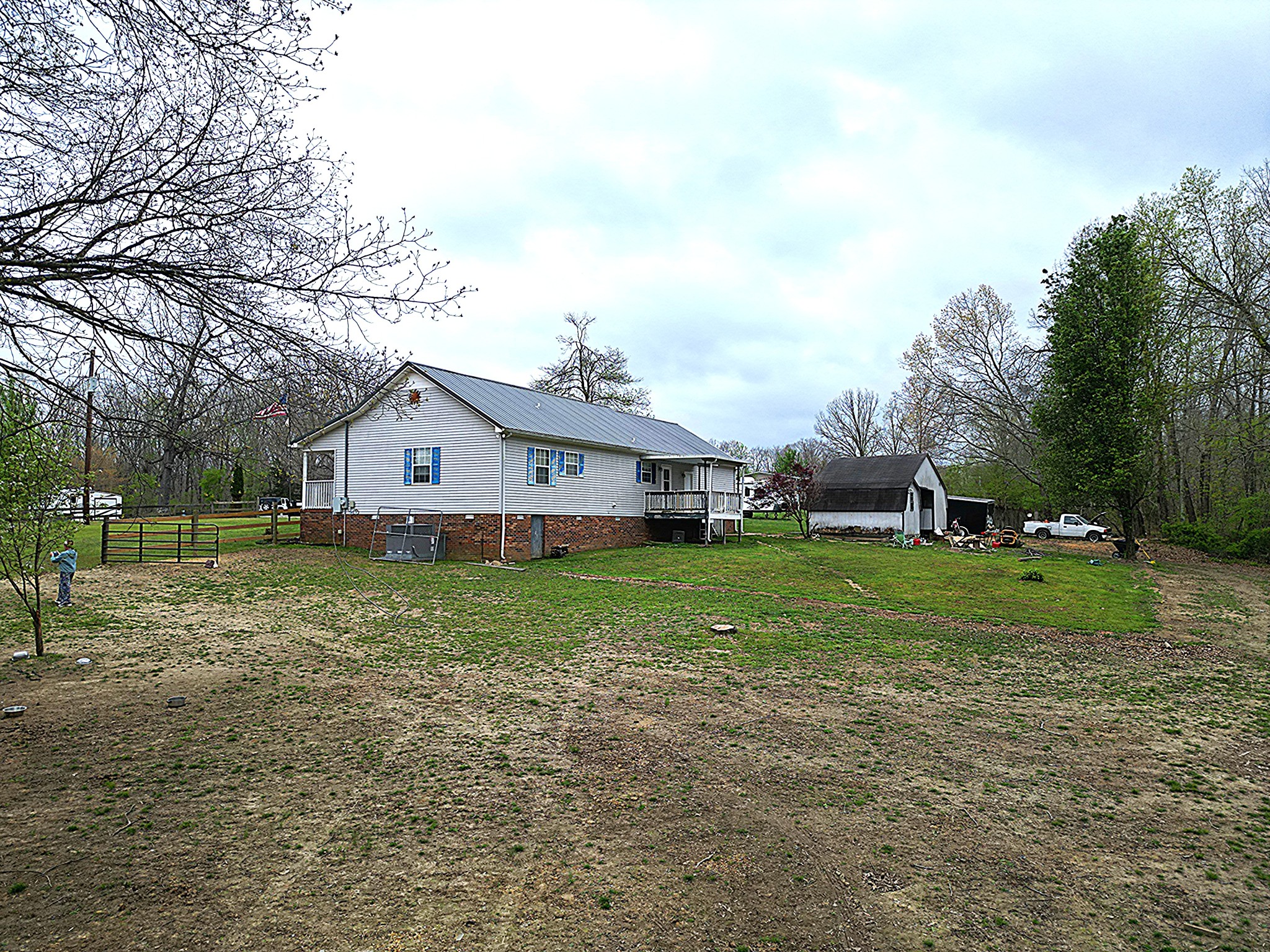 150 Deerwood Road Hohenwald, TN 38462 - Photo 4 of 56 a front view of a house with garden