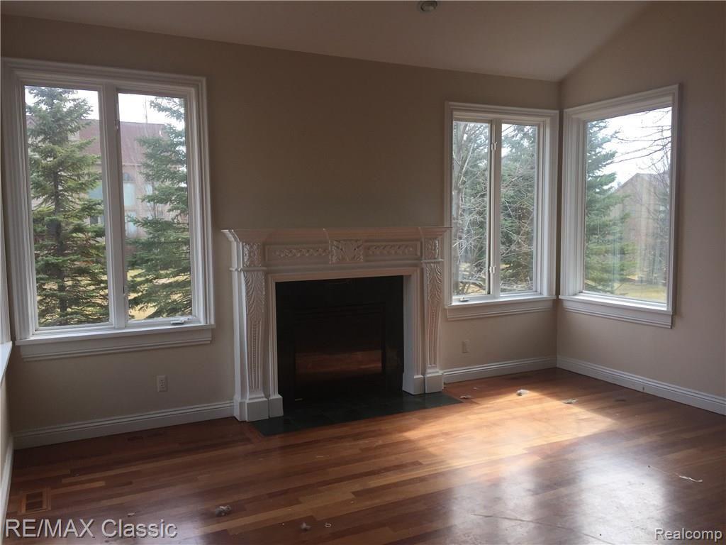 452 Wedington Court Rochester, MI 48307 - Photo 2 of 19