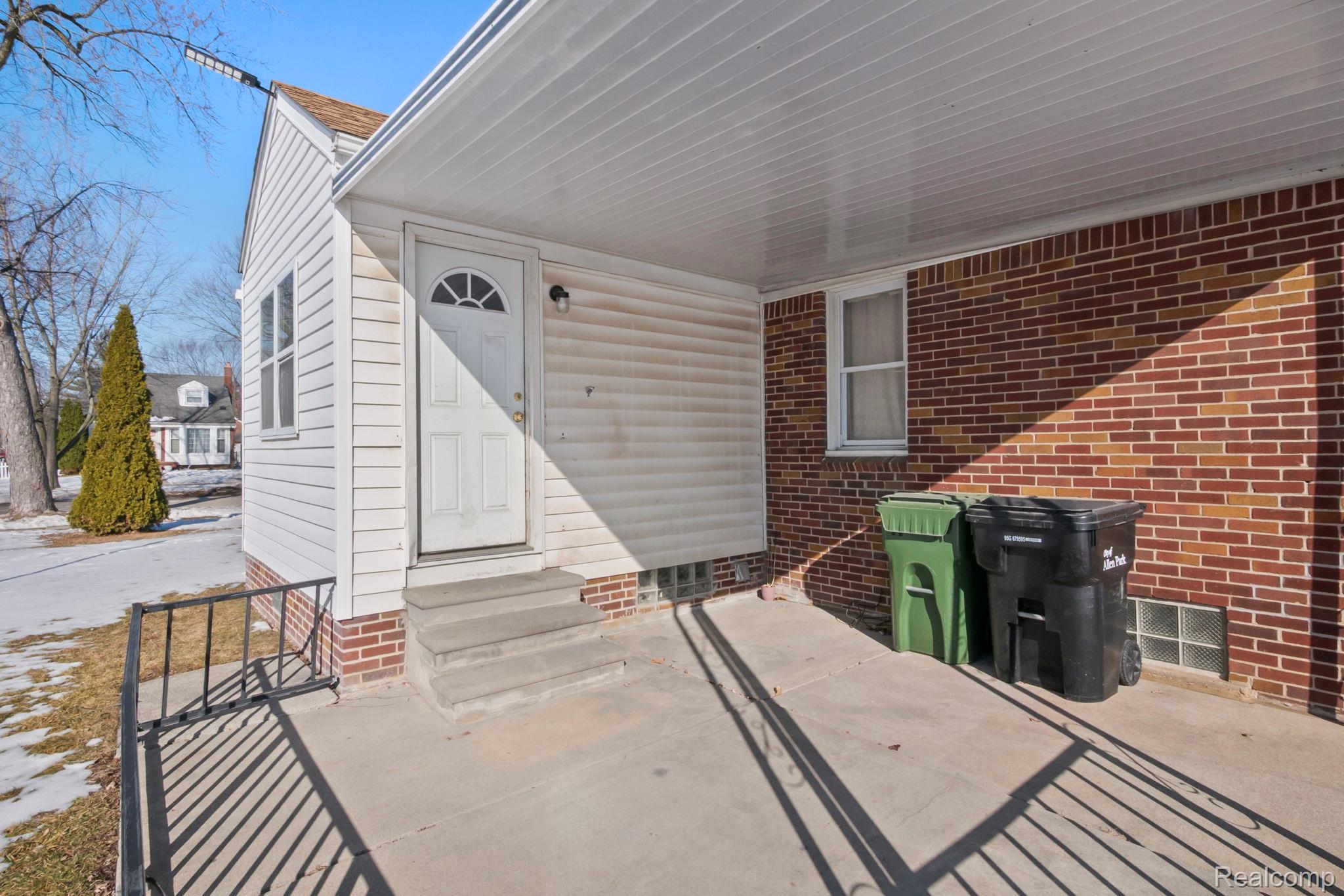 7739 Rosedale Boulevard Allen Park, MI 48101 - Photo 25 of 28 View of patio featuring entry steps