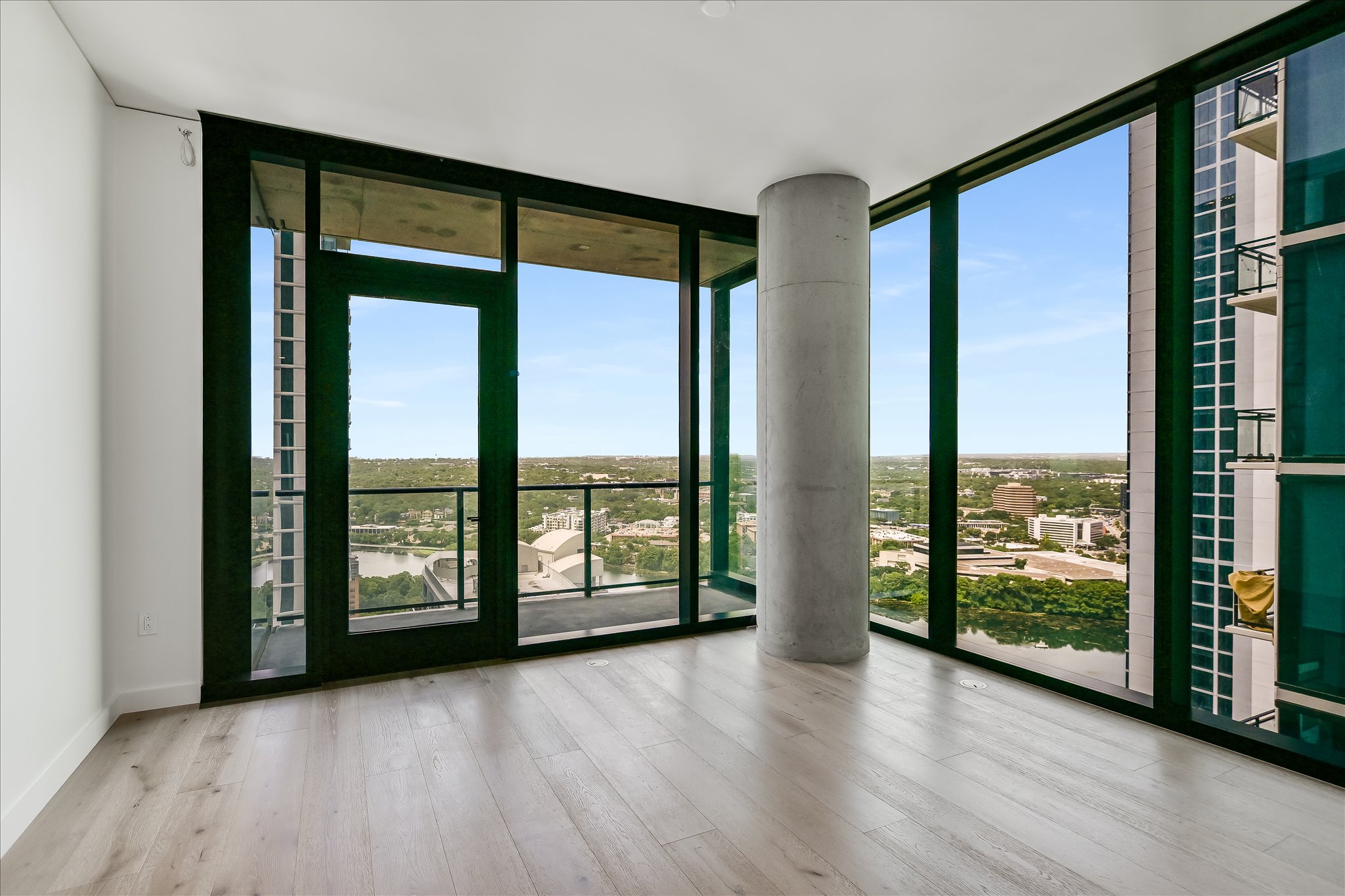 610 Davis Street, Unit 2705 Austin, TX 78701 - Photo 5 of 33 an empty room with wooden floor and windows