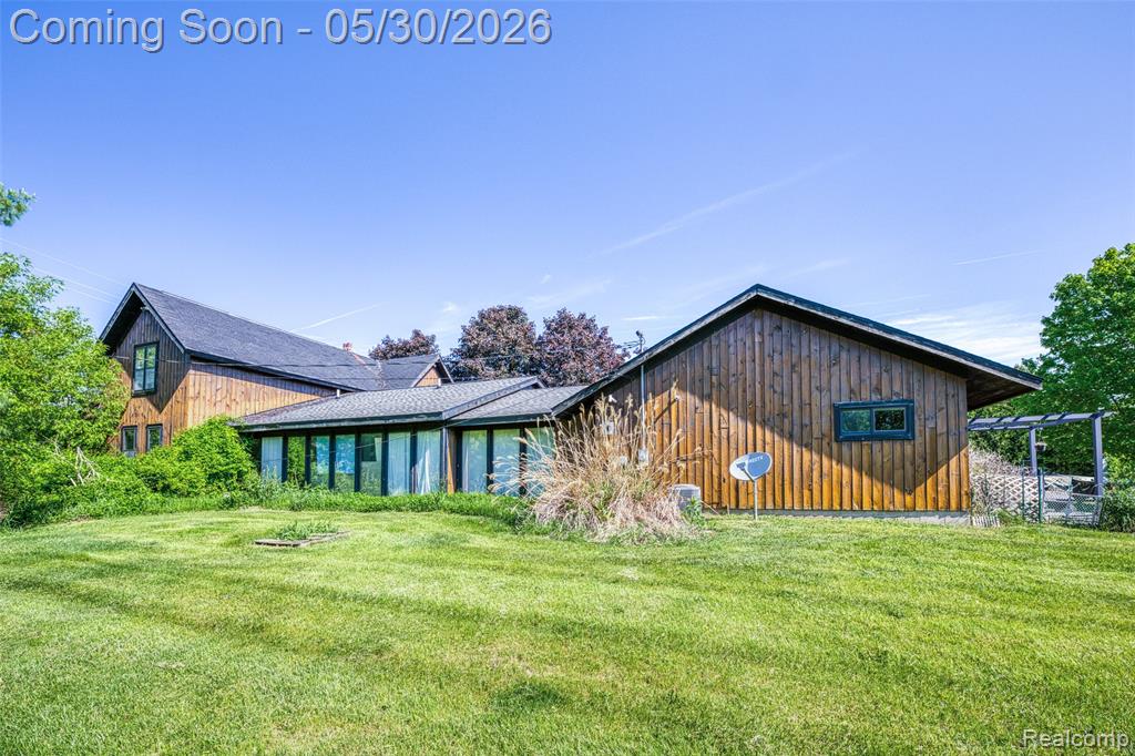 2730 North Hickory Ridge Road Highland, MI 48357 - Photo 2 of 13