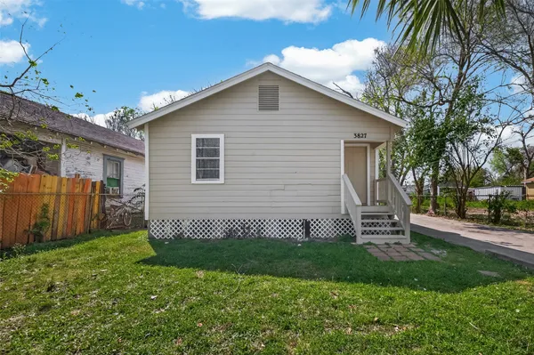 $995 | 3827 Wayne Street, Houston, TX 77026