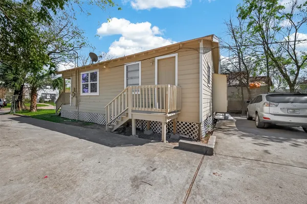 $995 | 3827 Wayne Street, Houston, TX 77026