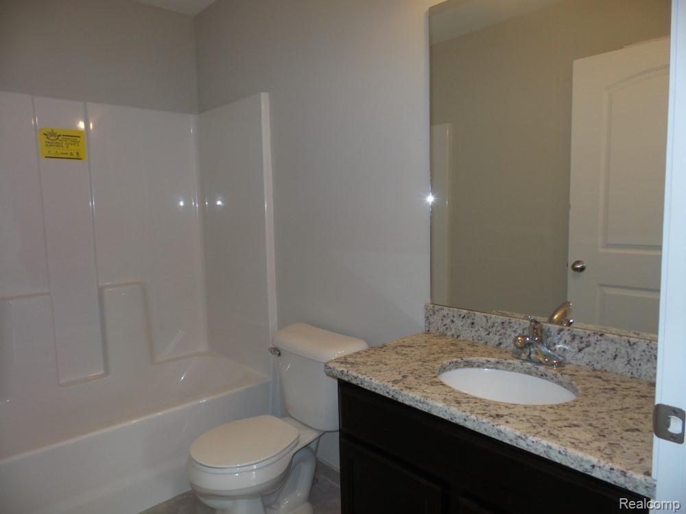808 Nelson's Ridge Drive, Unit 26 Howell, MI 48843 - Photo 13 of 27 11.jpg