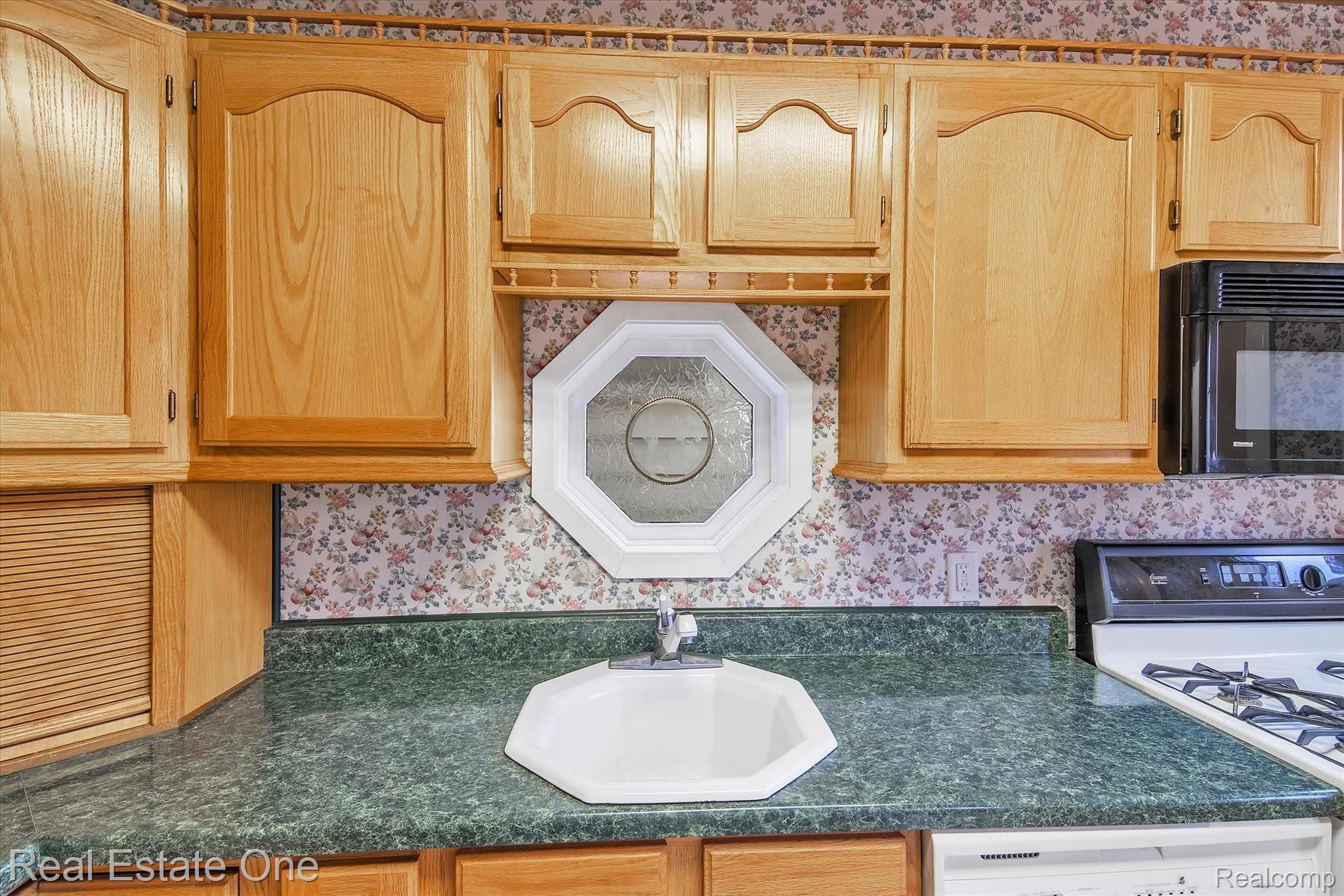 133 Leroy Street River Rouge, MI 48218 - Photo 9 of 31 133-Le-Roy-WindowStill-Real-Estate-Photography-15.jpg
