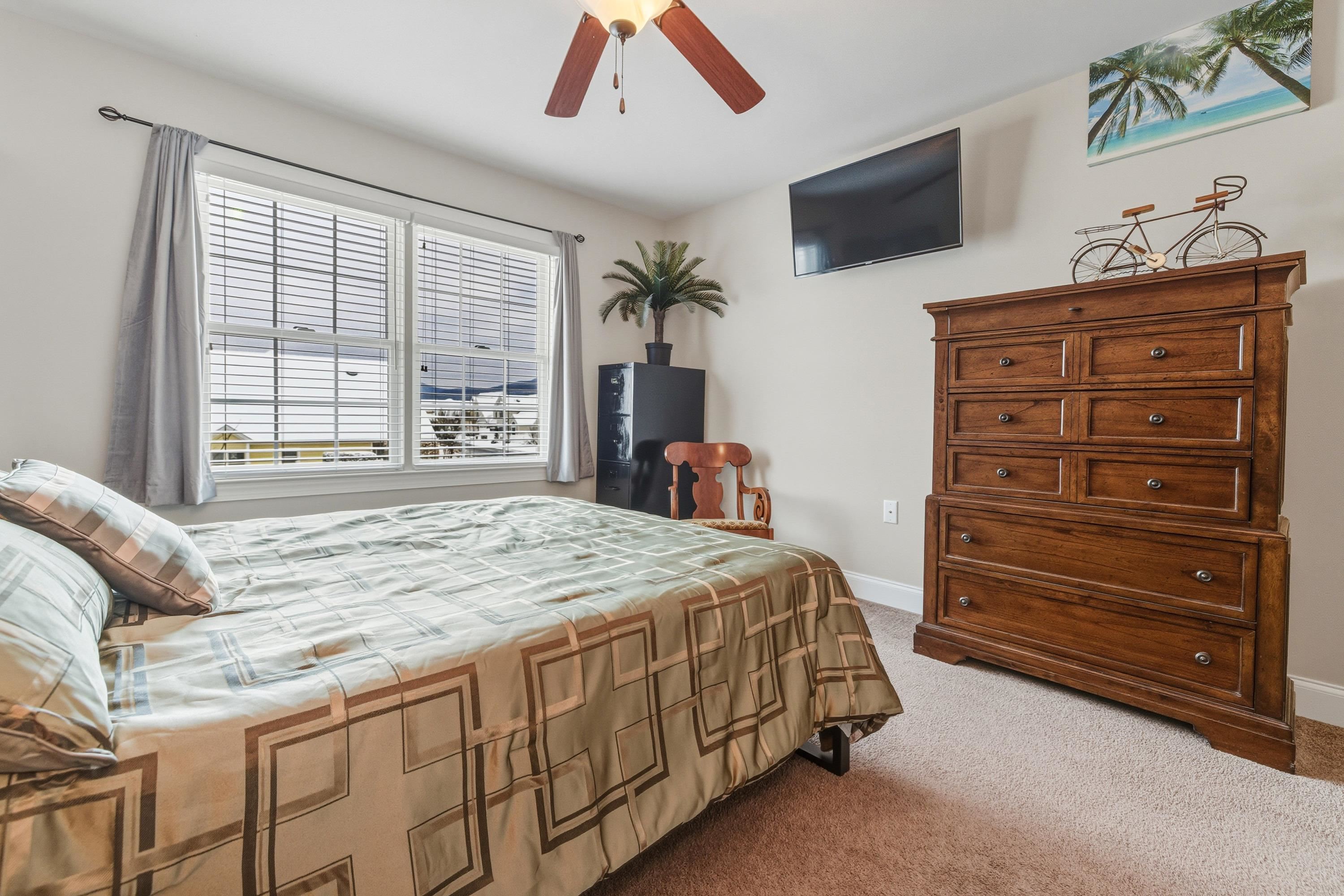 470 Callaway Circle Harrisonburg, VA 22801 - Photo 39 of 73 a bedroom with a bed and a flat tv screen