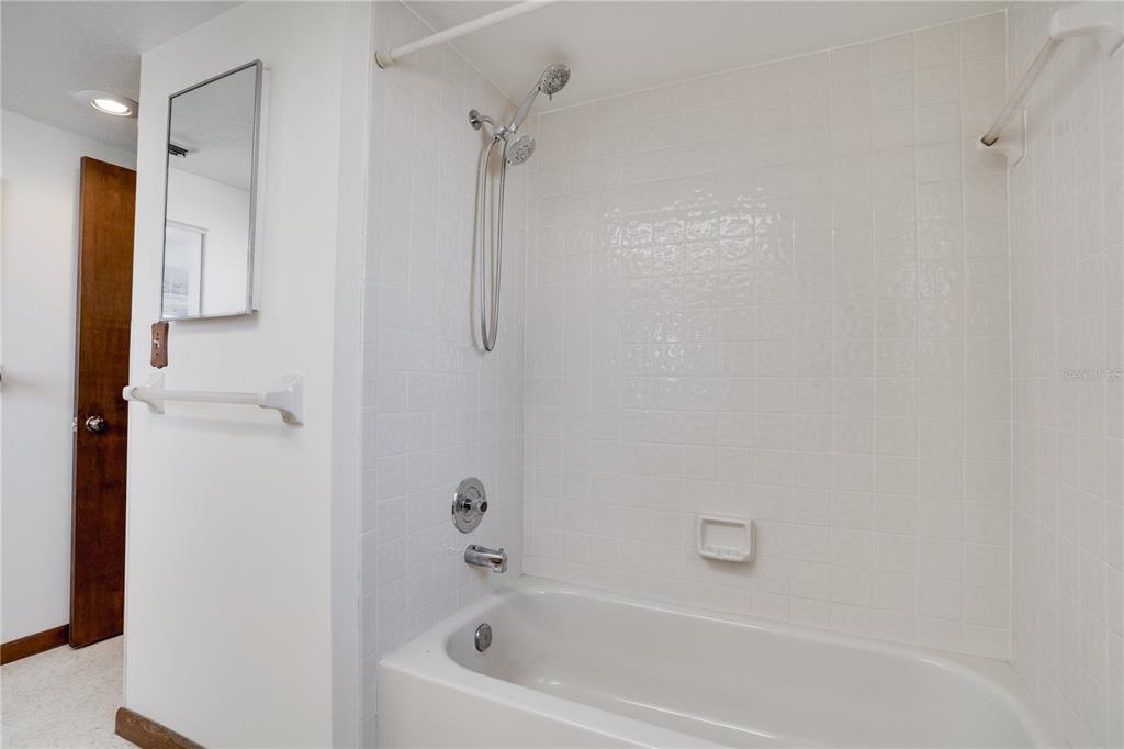 12161 100th Avenue Seminole, FL 33772 - Photo 18 of 34 a bathroom with a bathtub
