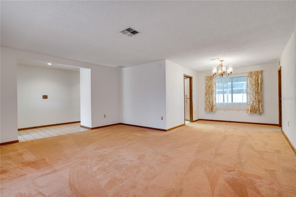 12161 100th Avenue Seminole, FL 33772 - Photo 25 of 34 an empty room with windows and closet