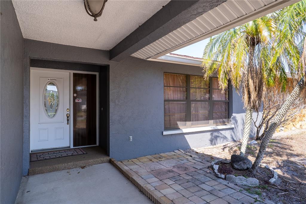 12161 100th Avenue Seminole, FL 33772 - Photo 4 of 34 a view of a porch