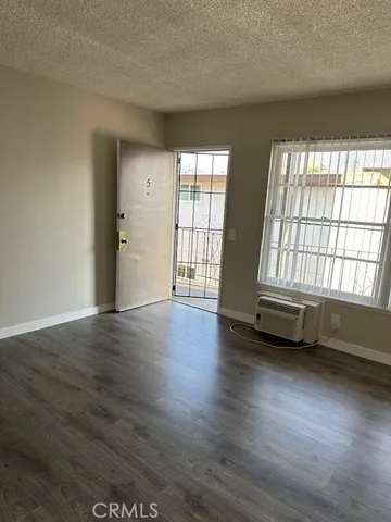 $1,799 | 5223 Auckland Avenue, Unit 5, North Hollywood, CA 91601