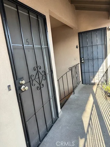 $1,799 | 5223 Auckland Avenue, Unit 5, North Hollywood, CA 91601