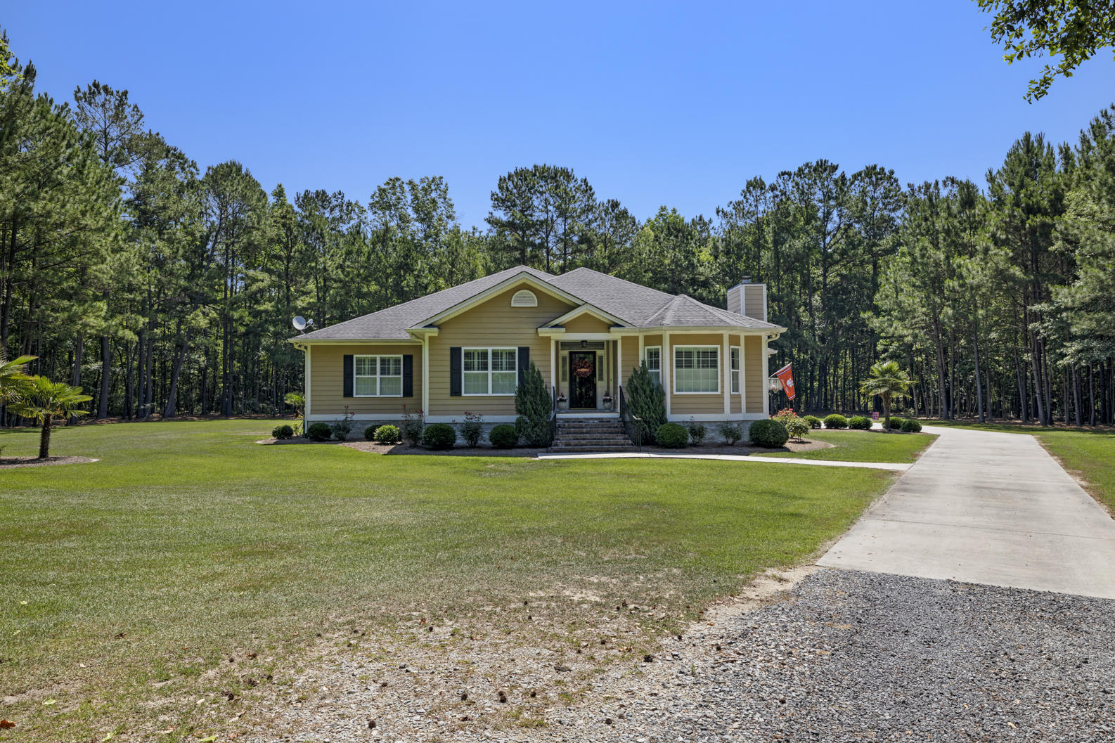 428 School Street Ridgeville, SC 29472 - Photo 1 of 62 4D3A9589