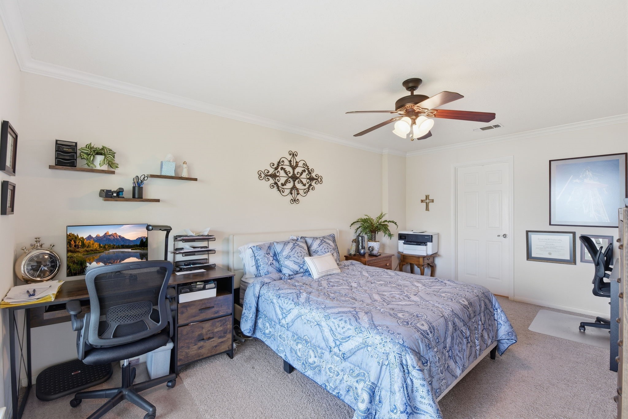 201 Lords Circle Coldspring, TX 77331 - Photo 25 of 48 a bedroom with a bed and a chandelier