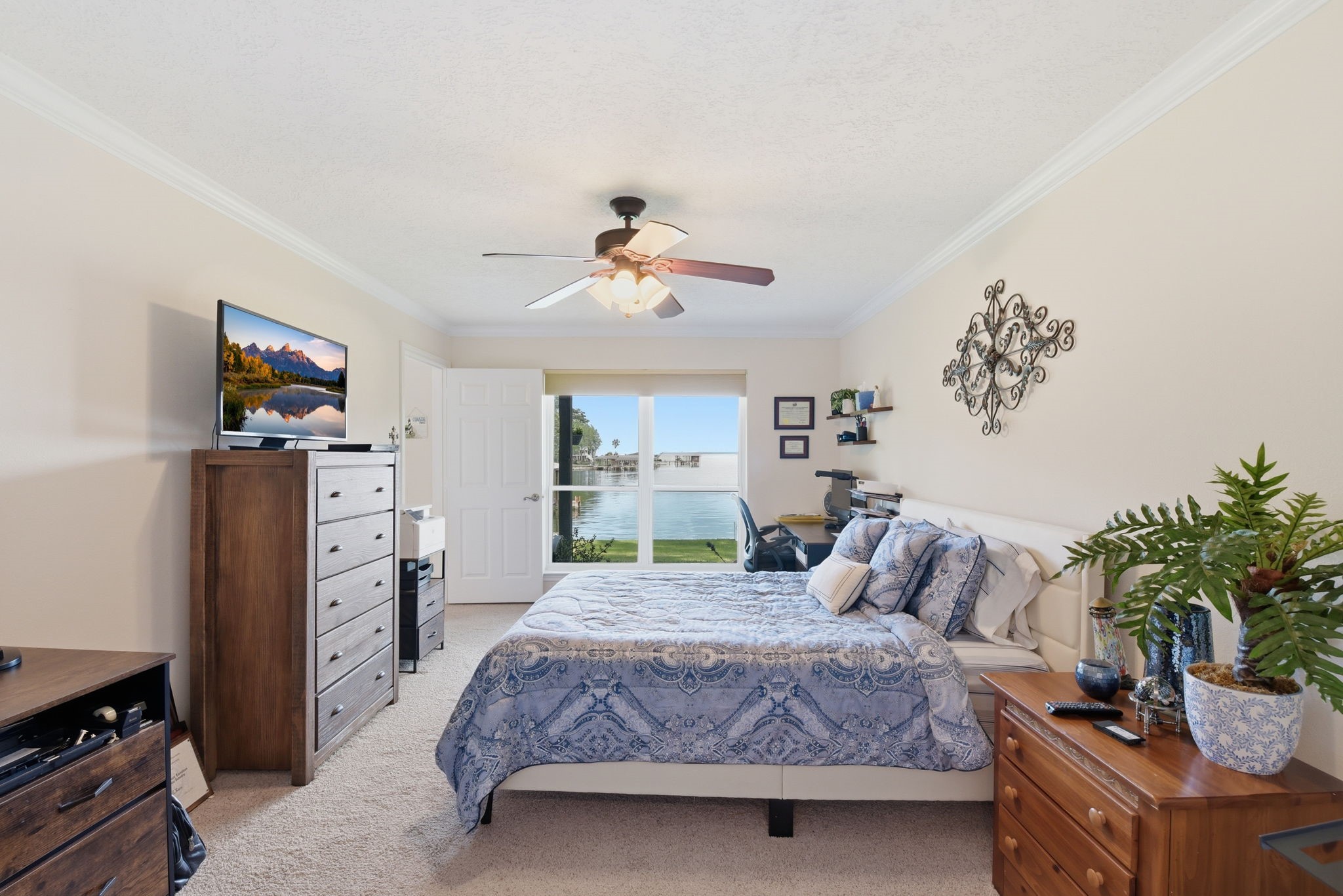 201 Lords Circle Coldspring, TX 77331 - Photo 26 of 48 a bedroom with a large bed and a chandelier