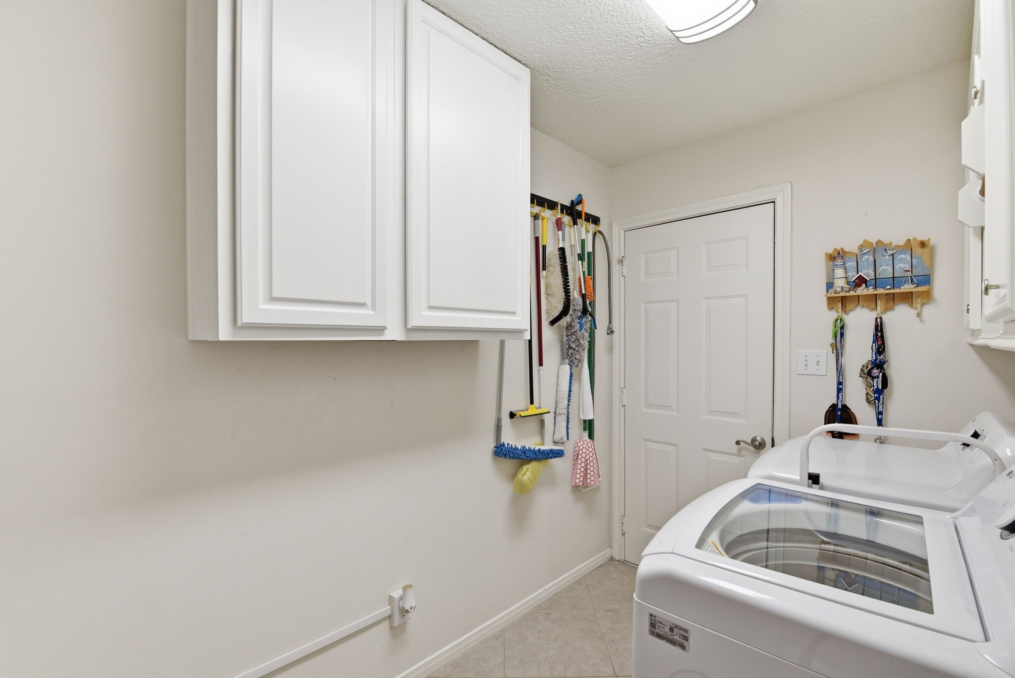 201 Lords Circle Coldspring, TX 77331 - Photo 33 of 48 a bathroom with a sink and a bathtub
