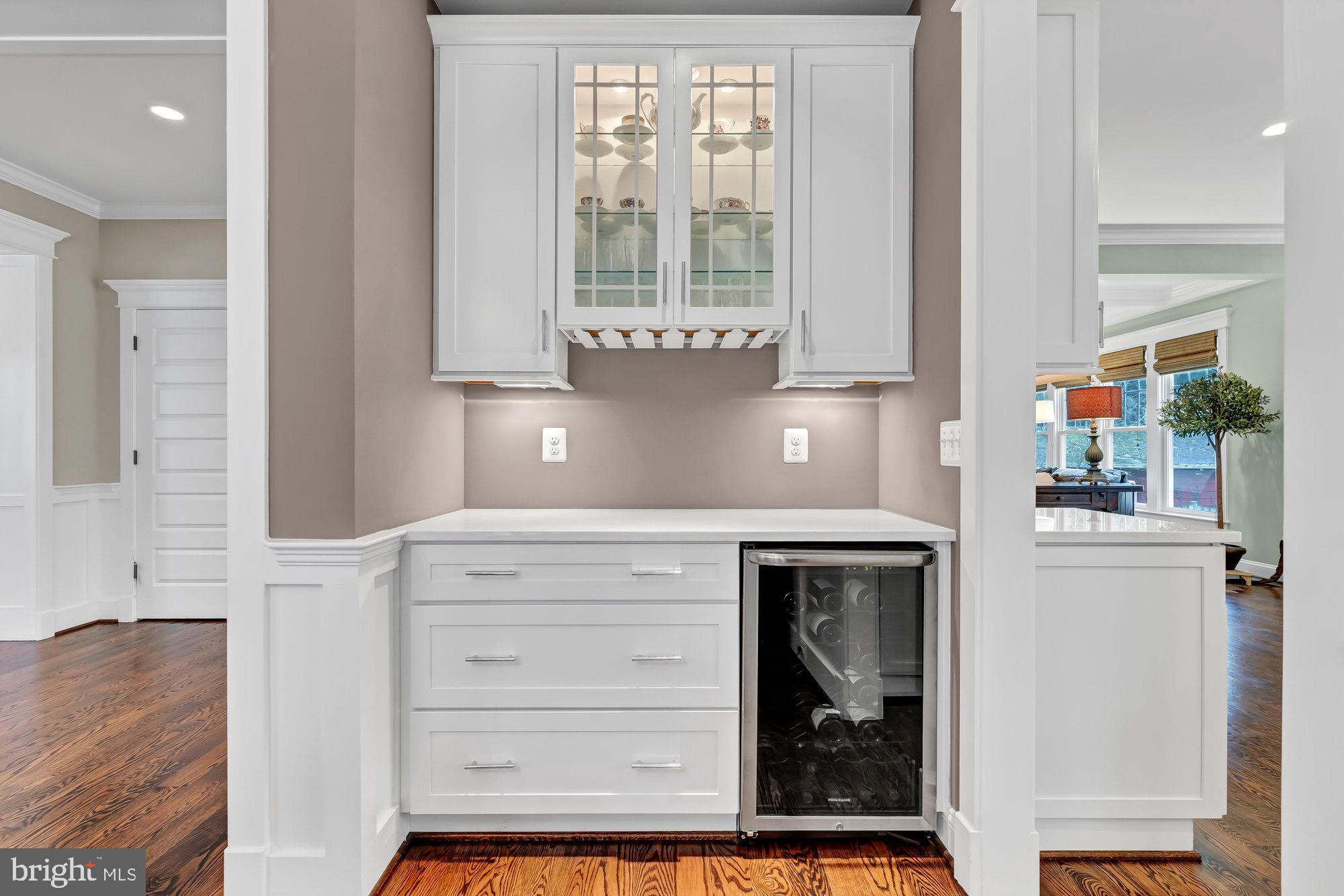 121 Tapawingo Road Southwest Vienna, VA 22180 - Photo 13 of 63