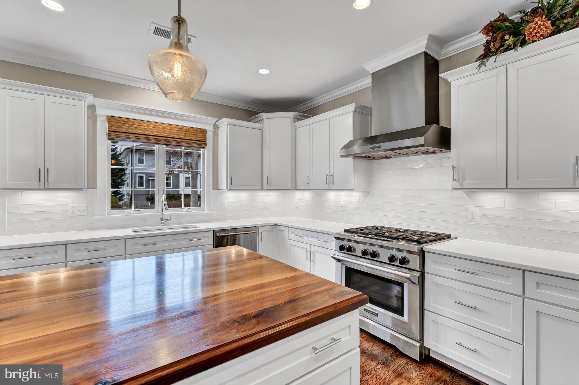 121 Tapawingo Road Southwest Vienna, VA 22180 - Photo 18 of 63