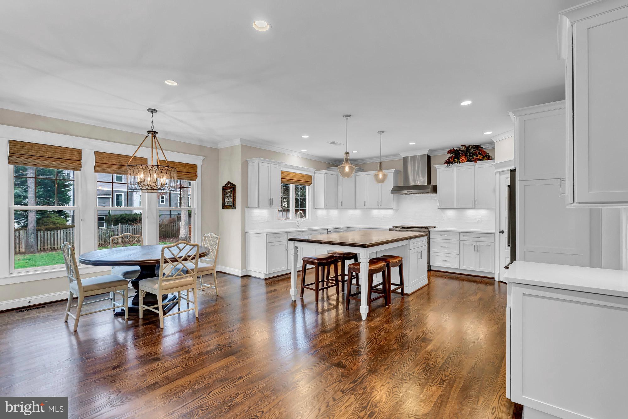 121 Tapawingo Road Southwest Vienna, VA 22180 - Photo 2 of 63