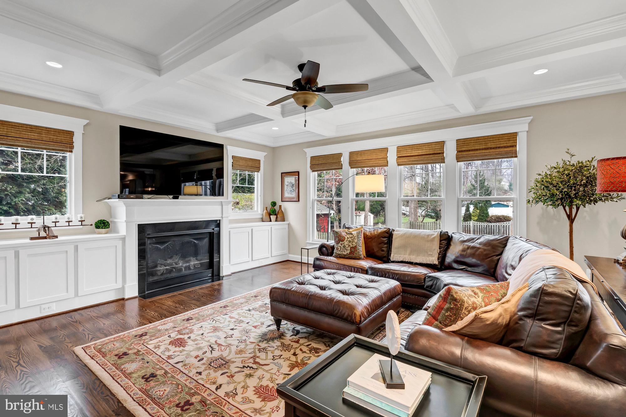 121 Tapawingo Road Southwest Vienna, VA 22180 - Photo 3 of 63