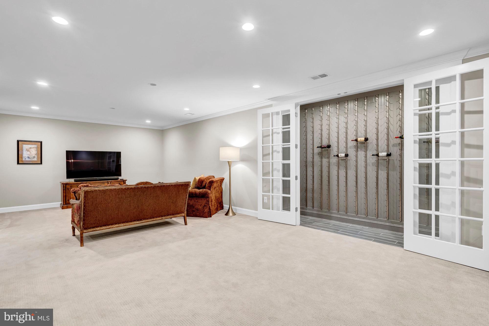 121 Tapawingo Road Southwest Vienna, VA 22180 - Photo 4 of 63