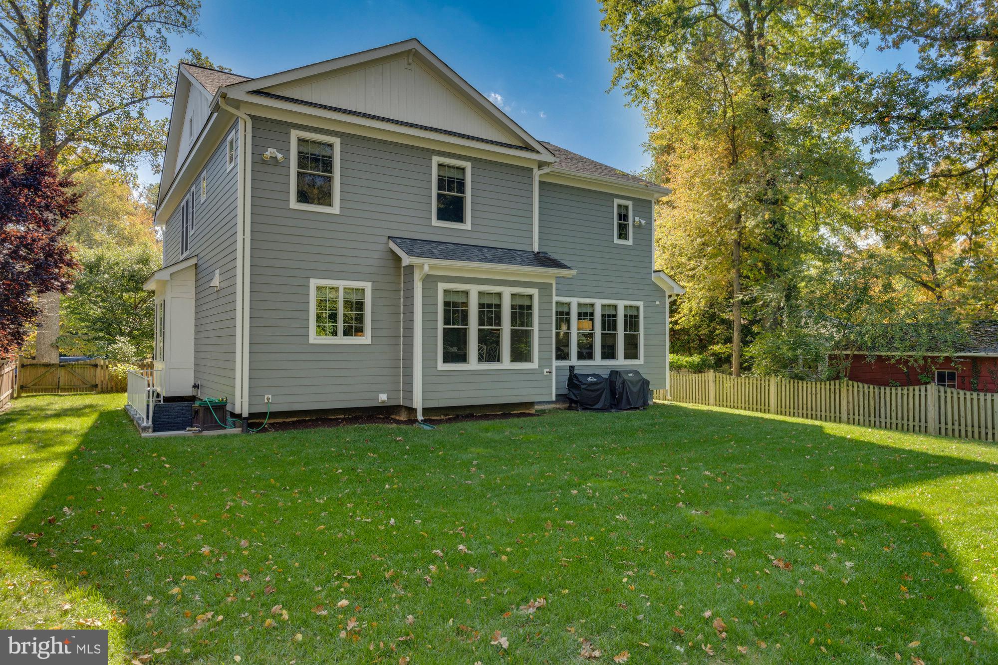 121 Tapawingo Road Southwest Vienna, VA 22180 - Photo 5 of 63