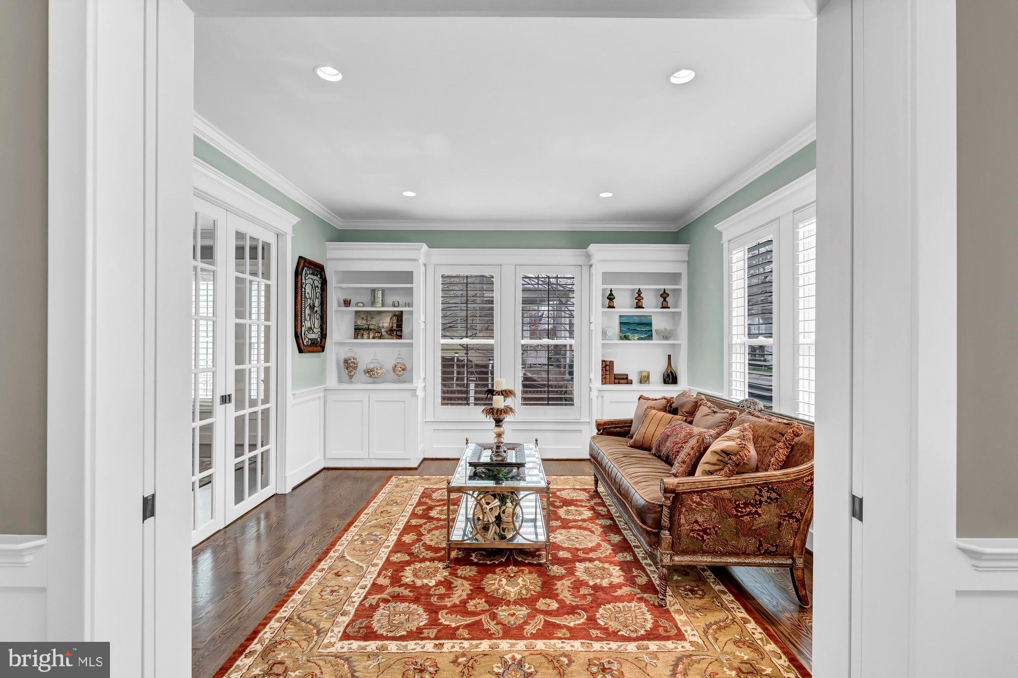 121 Tapawingo Road Southwest Vienna, VA 22180 - Photo 9 of 63