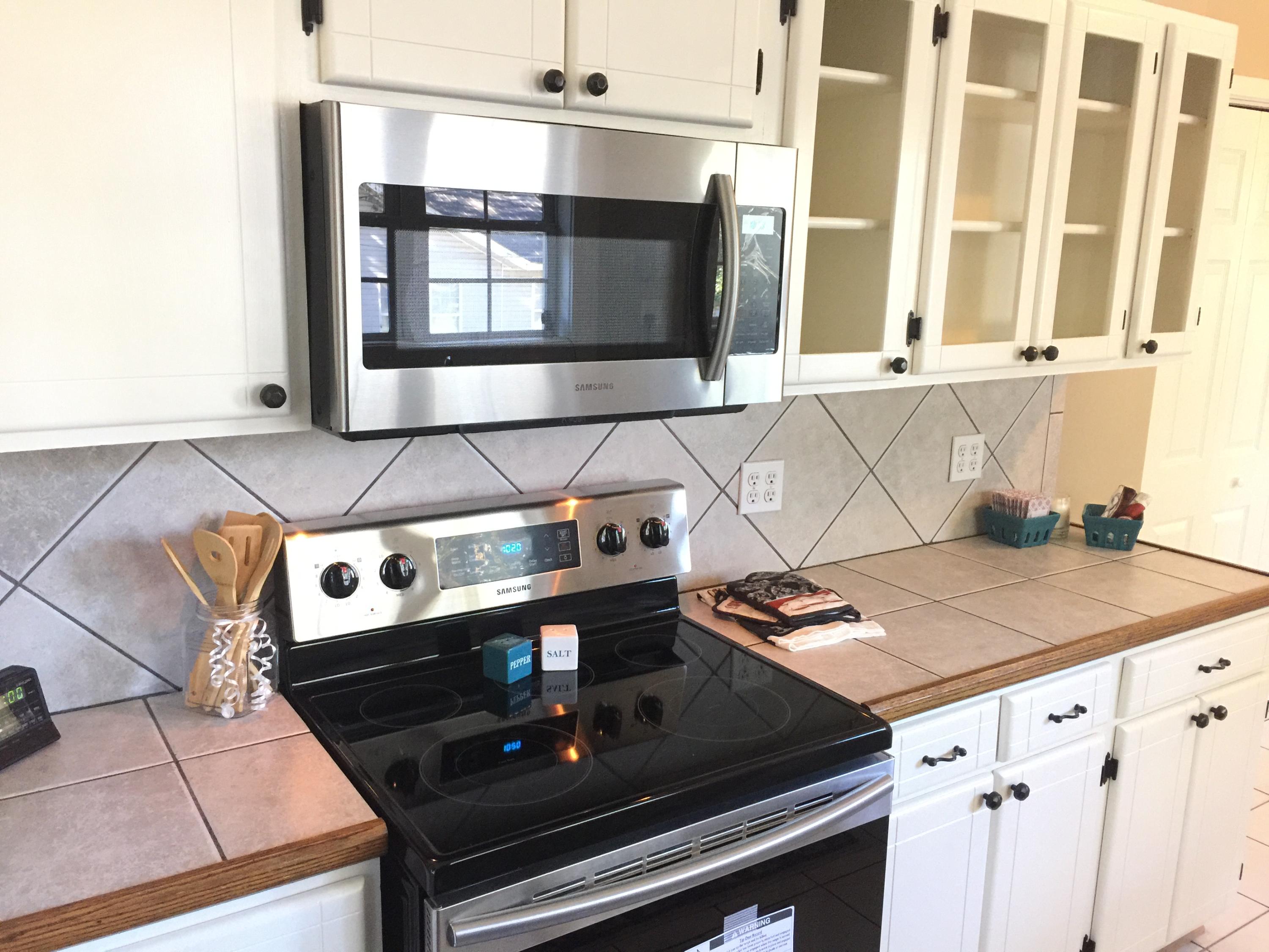 112 South Moore Road Chattanooga, TN 37411 - Photo 3 of 25 New Oven and Microwave